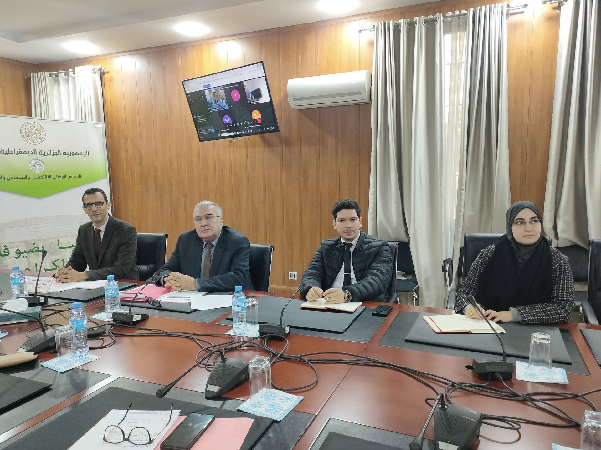 Organisation d’une journée d’information sur « La sécurité hydrique et la sécurité énergétique dans le monde arabe » et préparation des deux rapports le premier trimestre de l'année 2026