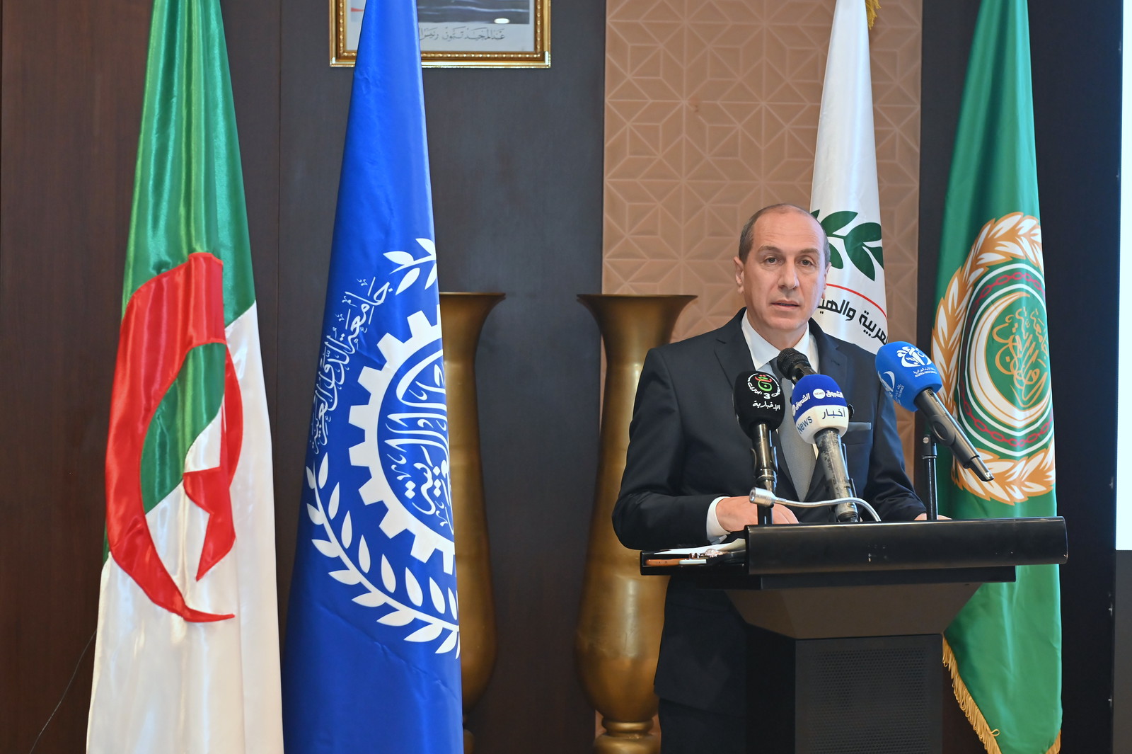 Participation in the Proceedings of the Arab Symposium on "Artificial Intelligence Techniques and the Future of Human Skills"