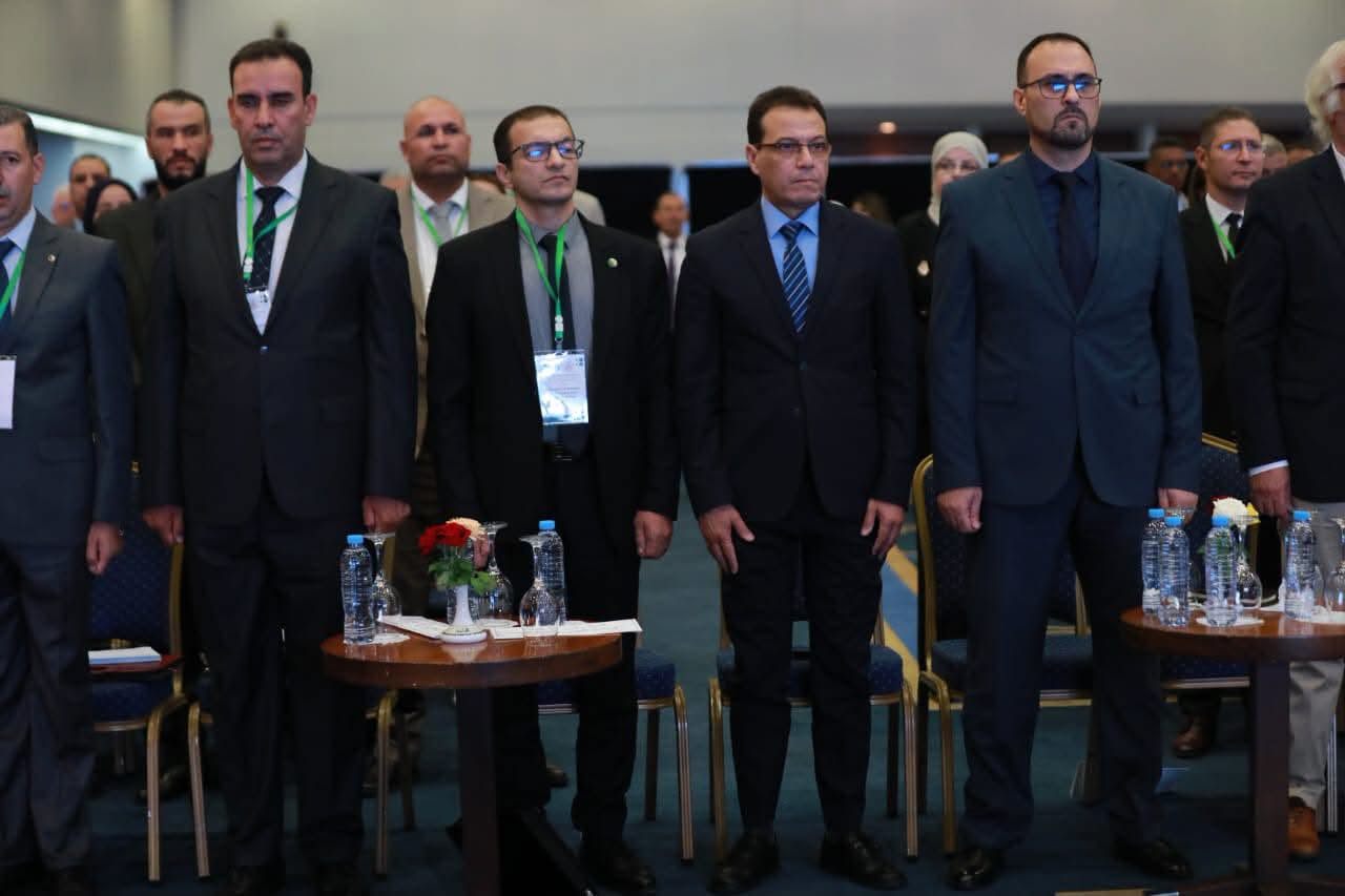 Organisation d'une conférence-débat de haut niveau consacrée au thème : « La numérisation comme outil d’intégration et de complémentarité des États arabes membres avec l’économie mondiale »