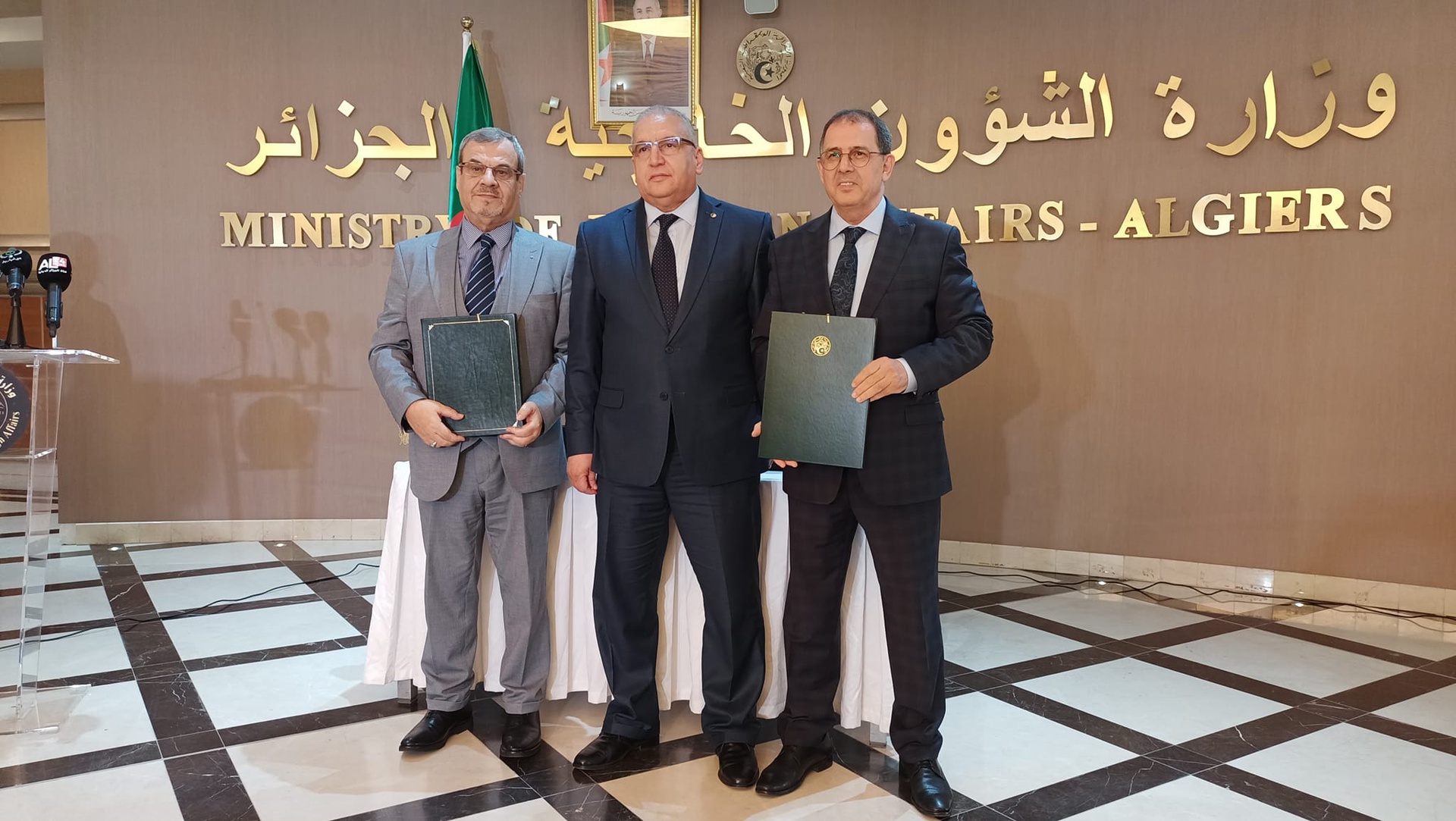 توقيع اتفاقية المقر بين الحكومة الجزائرية واتحاد 
المجالس الاقتصادية والاجتماعية العربية والمؤسسات المماثلة لها